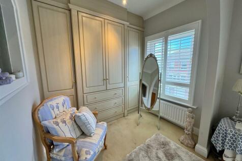 DRESSING AREA
