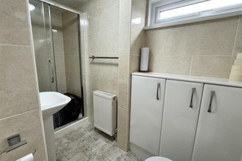SHOWER ROOM/WC