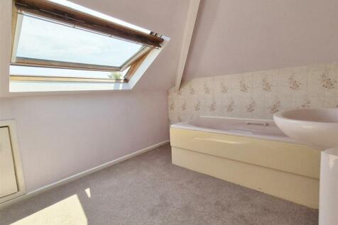 EN SUITE BATHROOM/WC
