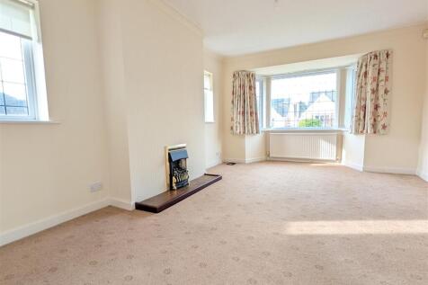 LOUNGE WITH DINING AREA