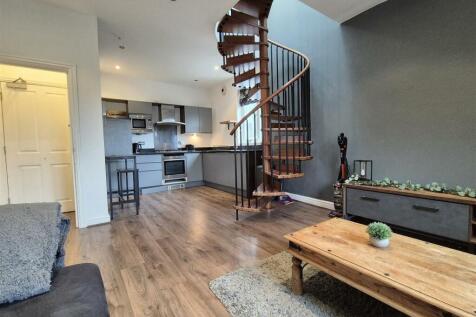 OPEN PLAN LIVING/DINING KITCHEN