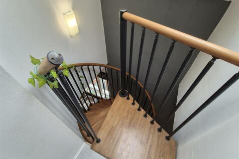 SECOND FLOOR LANDING