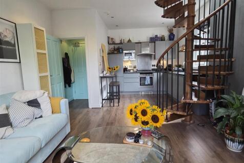 OPEN PLAN LIVING/DINING KITCHEN