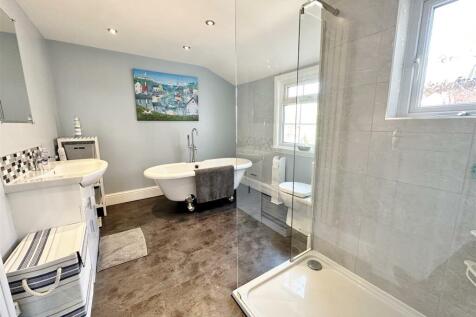 BATHROOM/WC