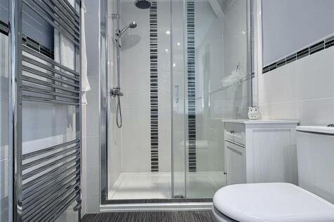 EN SUITE SHOWER ROOM/WC