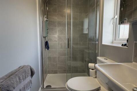 EN SUITE SHOWER/WC