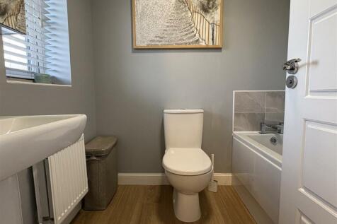 BATHROOM/WC