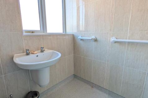 SHOWER ROOM/WC