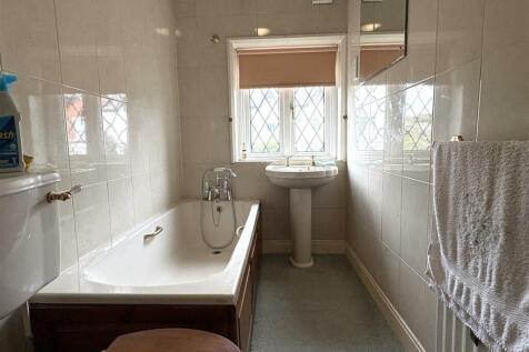 BATHROOM/WC
