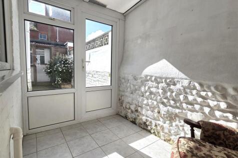 REAR SUN PORCH