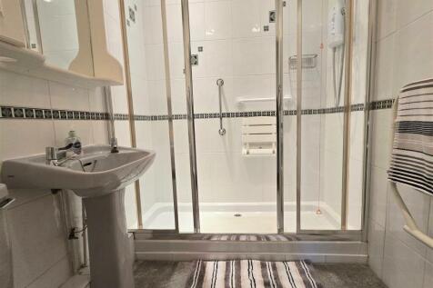 SHOWER ROOM/WC