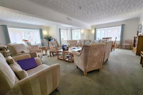 COMMUNAL LOUNGE