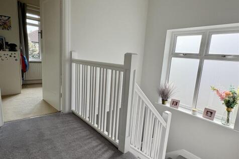 FIRST FLOOR LANDING