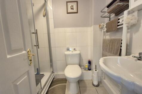 SHOWER ROOM/WC