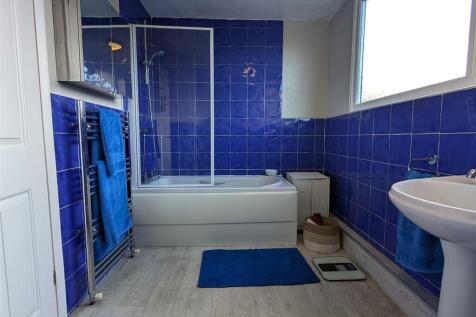 BATHROOM/WC