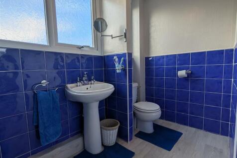 BATHROOM/WC