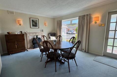 FRONT RECEPTION ROOM
