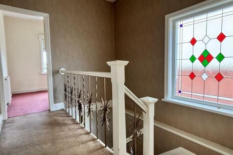 FIRST FLOOR LANDING