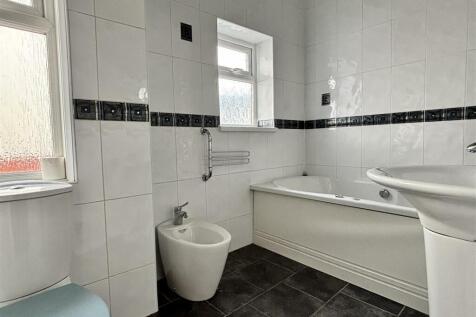 BATHROOM/WC