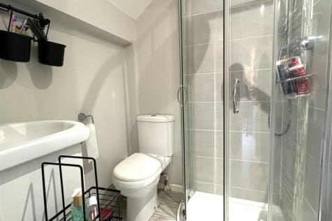 EN SUITE SHOWER/WC