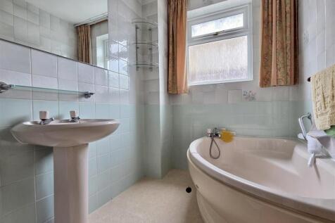 BATHROOM/WC