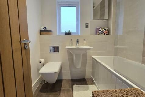 BATHROOM/WC