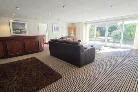 LARGE LIVING AREA