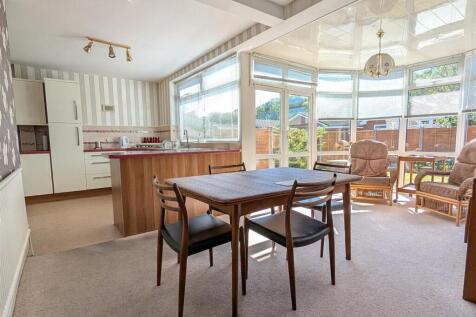 OPEN PLAN DINING CONSERVATORY/KITCHEN