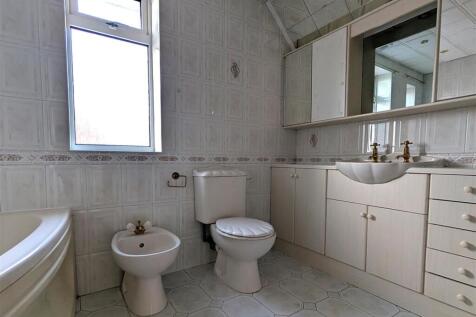 BATHROOM/WC