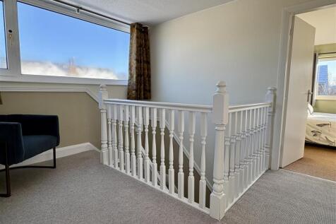 FIRST FLOOR LANDING