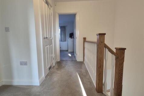 FIRST FLOOR LANDING