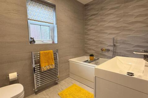 BATHROOM/WC