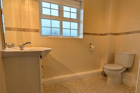 EN SUITE SHOWER ROOM/WC