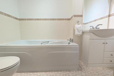 BATHROOM/WC