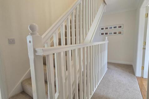 1ST FLOOR LANDING
