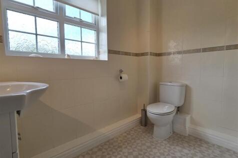 EN SUITE SHOWER ROOM/WC