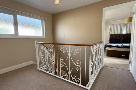FIRST FLOOR LANDING