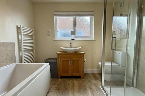BATHROOM/WC