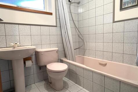BATHROOM/WC