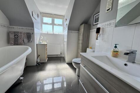 BATHROOM/WC
