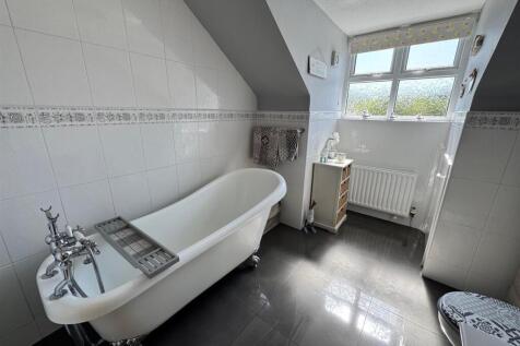 BATHROOM/WC