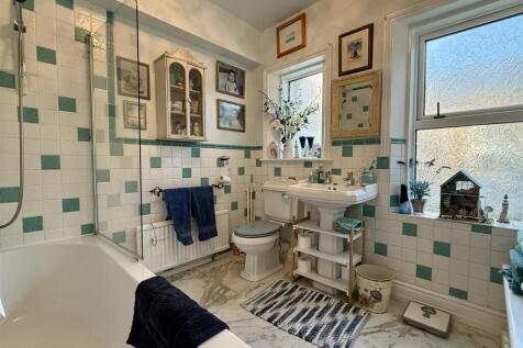 BATHROOM/WC