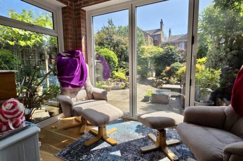 GARDEN ROOM