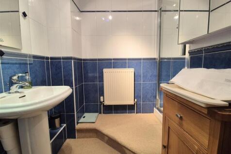 SHOWER ROOM/WC