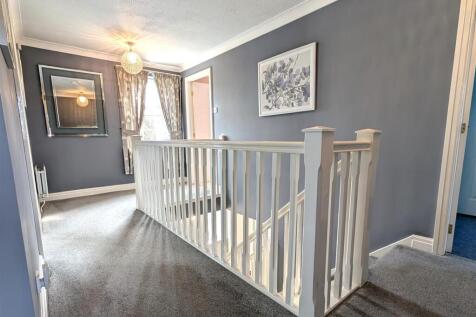 FIRST FLOOR LANDING