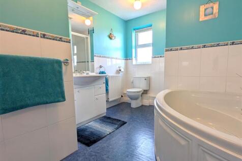 BATHROOM/WC