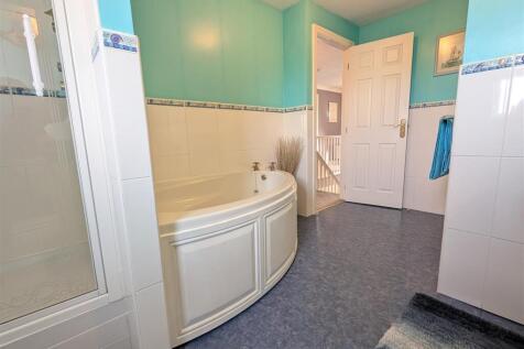 BATHROOM/WC