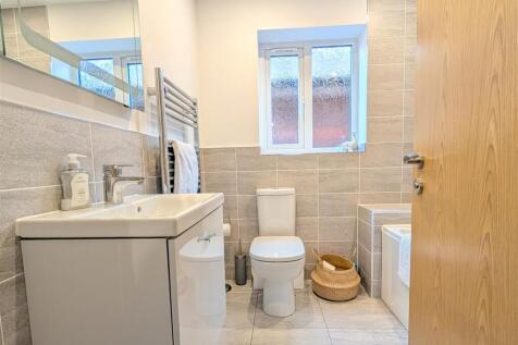 BATHROOM/WC