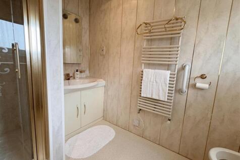 EN SUITE SHOWER/WC