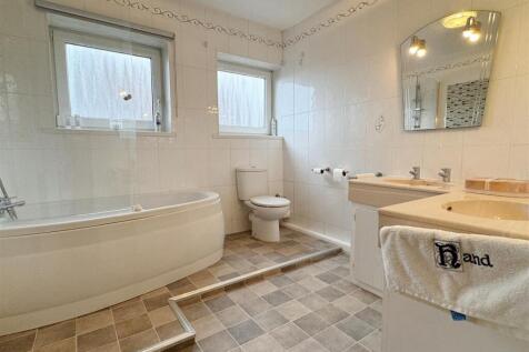 BATHROOM/WC
